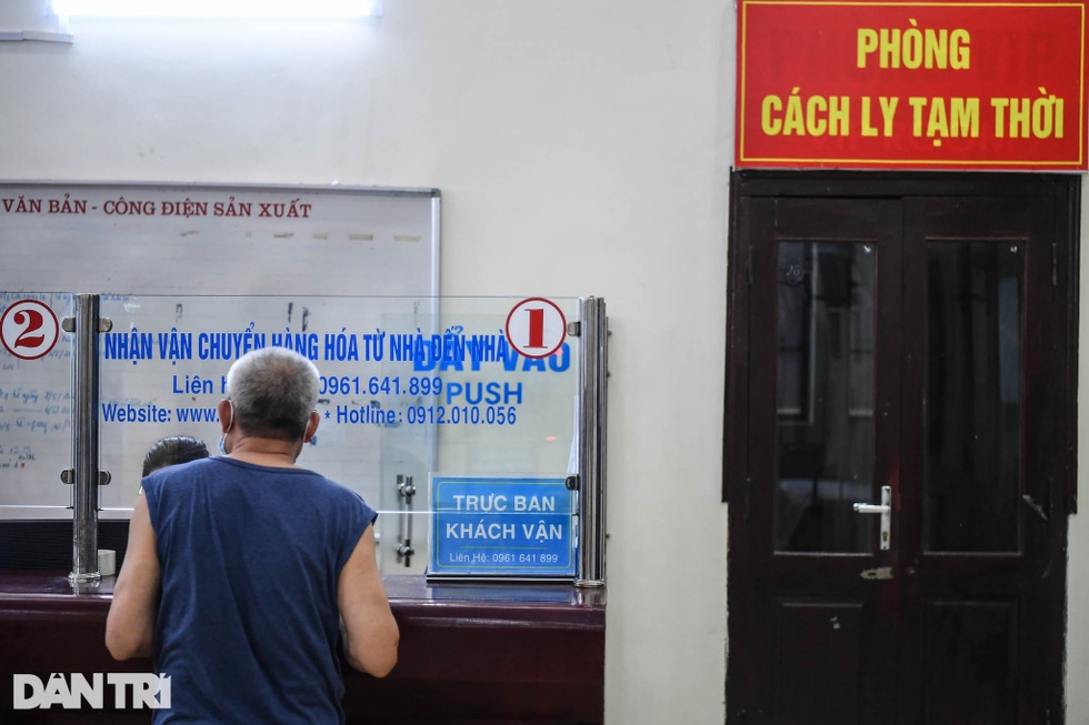 Vắng lặng ở Ga Hà Nội ngày chạy lại đôi tàu khách Thống nhất SE3/SE4 - 7 Vắng lặng ở Ga Hà Nội ngày chạy lại đôi tàu khách Thống nhất SE3/SE4 - 7