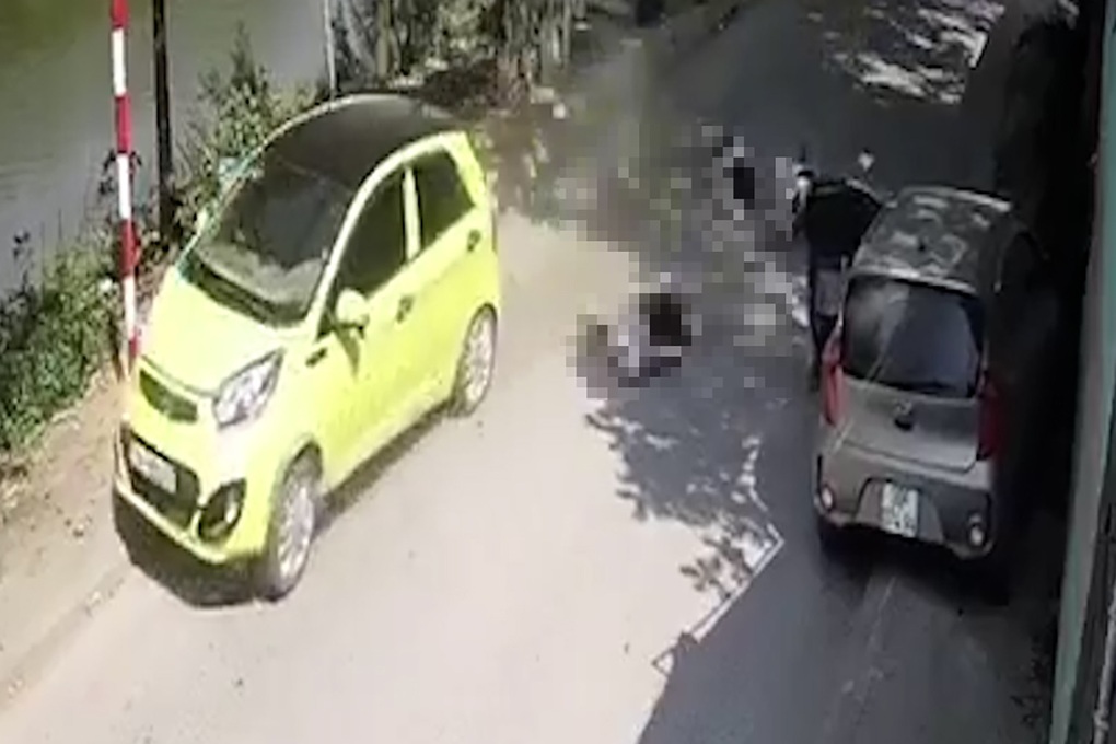 Cái chết oan của người phụ nữ có đủ cảnh tỉnh người đi ô tô mở cửa an toàn? - 1 Cái chết oan của người phụ nữ có đủ cảnh tỉnh người đi ô tô mở cửa an toàn? - 1
