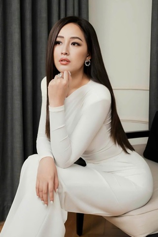 Mai Phương Thúy thể hiện phong cách "phú bà" với túi hiệu, đồng hồ tiền tỷ - 5