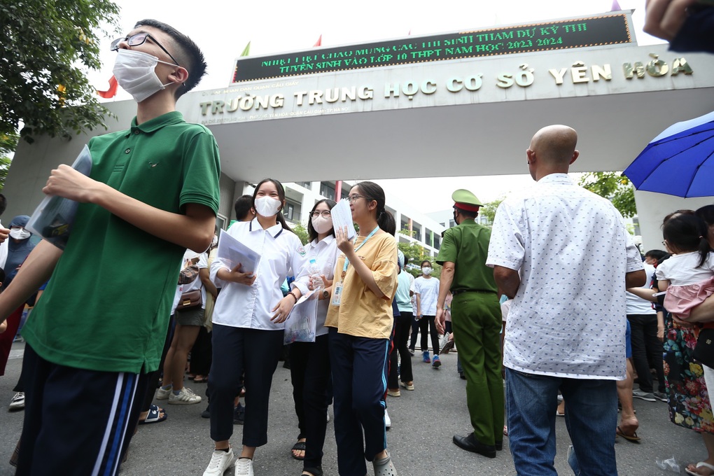 Nếu con không đỗ trường tốp, mẹ có cho học trường điểm chuẩn 5 điểm/môn? - 1 Nếu con không đỗ trường tốp, mẹ có cho học trường điểm chuẩn 5 điểm/môn? - 1