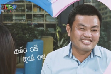 U40 lên show hẹn hò "thả thính" nhau quyết liệt, chưa bấm nút đã hôn