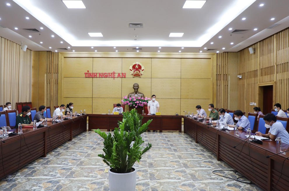 Từ 23/8, nâng một mức giãn cách xã hội tại TP Vinh trong hạn 7 ngày - 1 Từ 23/8, nâng một mức giãn cách xã hội tại TP Vinh trong hạn 7 ngày - 1