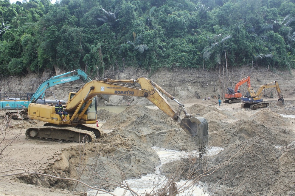 Dốc tổng lực tìm kiếm các công nhân mất tích tại Rào Trăng - 1 Dốc tổng lực tìm kiếm các công nhân mất tích tại Rào Trăng - 1