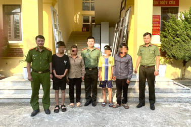 Đưa 2 cậu bé đạp xe "đi lạc" 500km về gia đình ở Lai Châu