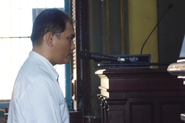 Giành chỗ đậu xe, tài xế taxi giết người chạy xe ôm