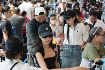 Tân Sơn Nhất lập kỷ lục kép mùa Tết Bính Ngọ