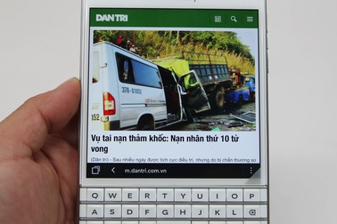 Đập hộp Blackberry Passport phiên bản màu trắng chính hãng tại Việt Nam