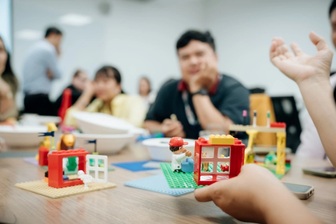 Đại học RMIT Việt Nam áp dụng phương pháp đào tạo LEGO Serious Play
