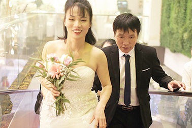 Xúc động đám cưới tập thể của 21 cặp đôi khiếm thị tại Hà Nội