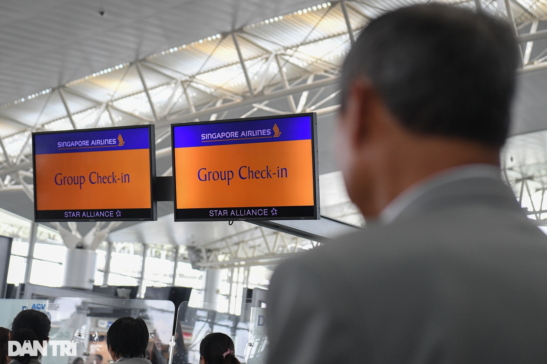 Huỳnh Như, Thanh Nhã cùng đồng đội rạng rỡ lên đường dự World Cup - 14 Huỳnh Như, Thanh Nhã cùng đồng đội rạng rỡ lên đường dự World Cup - 14