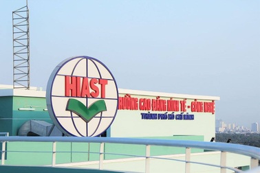 Dùng trụ sở trường để thế chấp, một trường cao đẳng tại TPHCM bị rao bán nợ