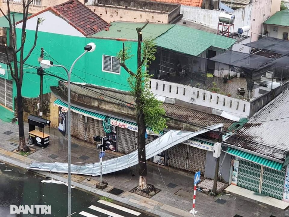 Quảng Ngãi: Nhà dân tan hoang sau bão số 9 - 3 Quảng Ngãi: Nhà dân tan hoang sau bão số 9 - 3