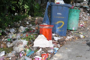 Phát hiện một người Việt chết trong thùng rác ở Bangkok 