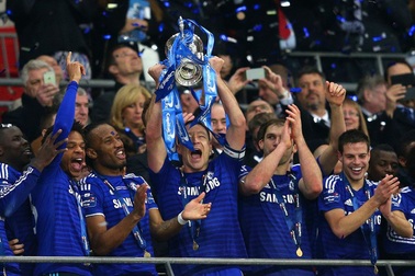 Chelsea vỡ òa đón nhận danh hiệu đầu tiên dưới thời Mourinho