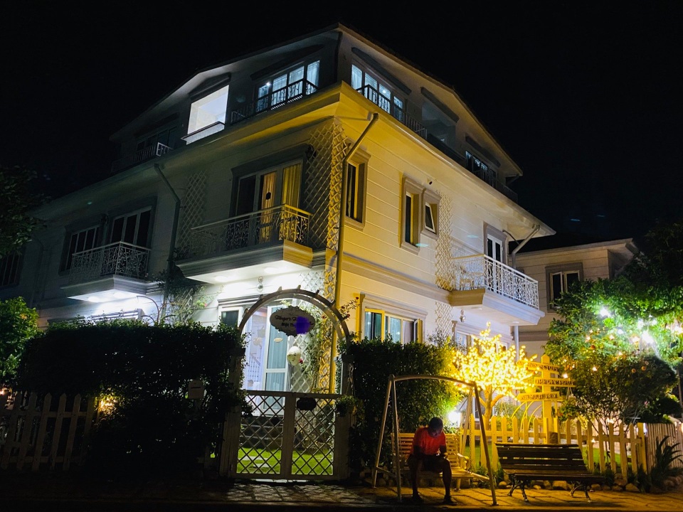 Căn biệt thự có khu vườn “hoa nở suốt 4 mùa” đẹp tuyệt ở Sài Gòn - 13 Căn biệt thự có khu vườn “hoa nở suốt 4 mùa” đẹp tuyệt ở Sài Gòn - 13