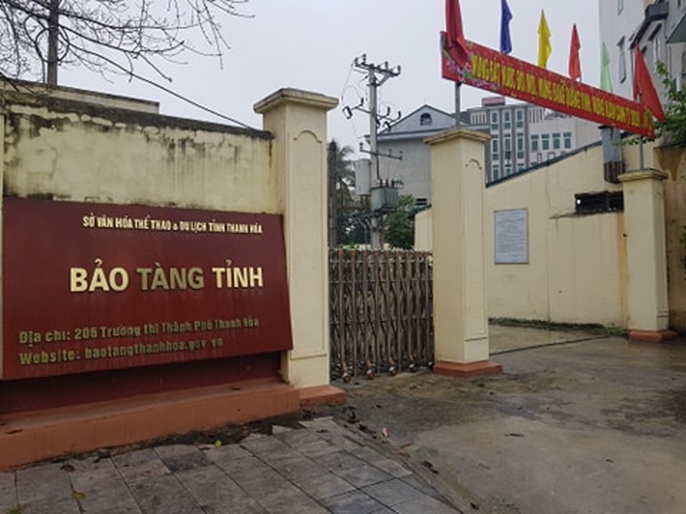 Bố làm chủ tịch hội đồng xét tuyển, chỉ mình con trai đậu viên chức - 2 Bố làm chủ tịch hội đồng xét tuyển, chỉ mình con trai đậu viên chức - 2