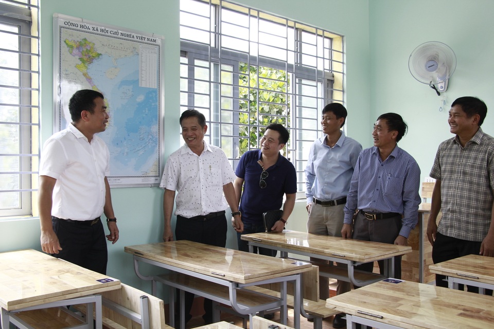 Có phòng học Dân trí, hàng trăm em nhỏ Tây Nguyên chấm dứt chuyện học nhờ - 12 Có phòng học Dân trí, hàng trăm em nhỏ Tây Nguyên chấm dứt chuyện học nhờ - 12