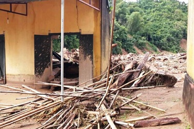 Một tuần sau trận lũ lịch sử, nhiều học sinh vẫn chưa thể đến trường