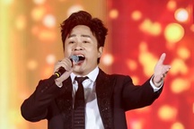 Tùng Dương hát nhạc phim "Mưa đỏ", fan tranh cãi về bản gốc của Hòa Minzy