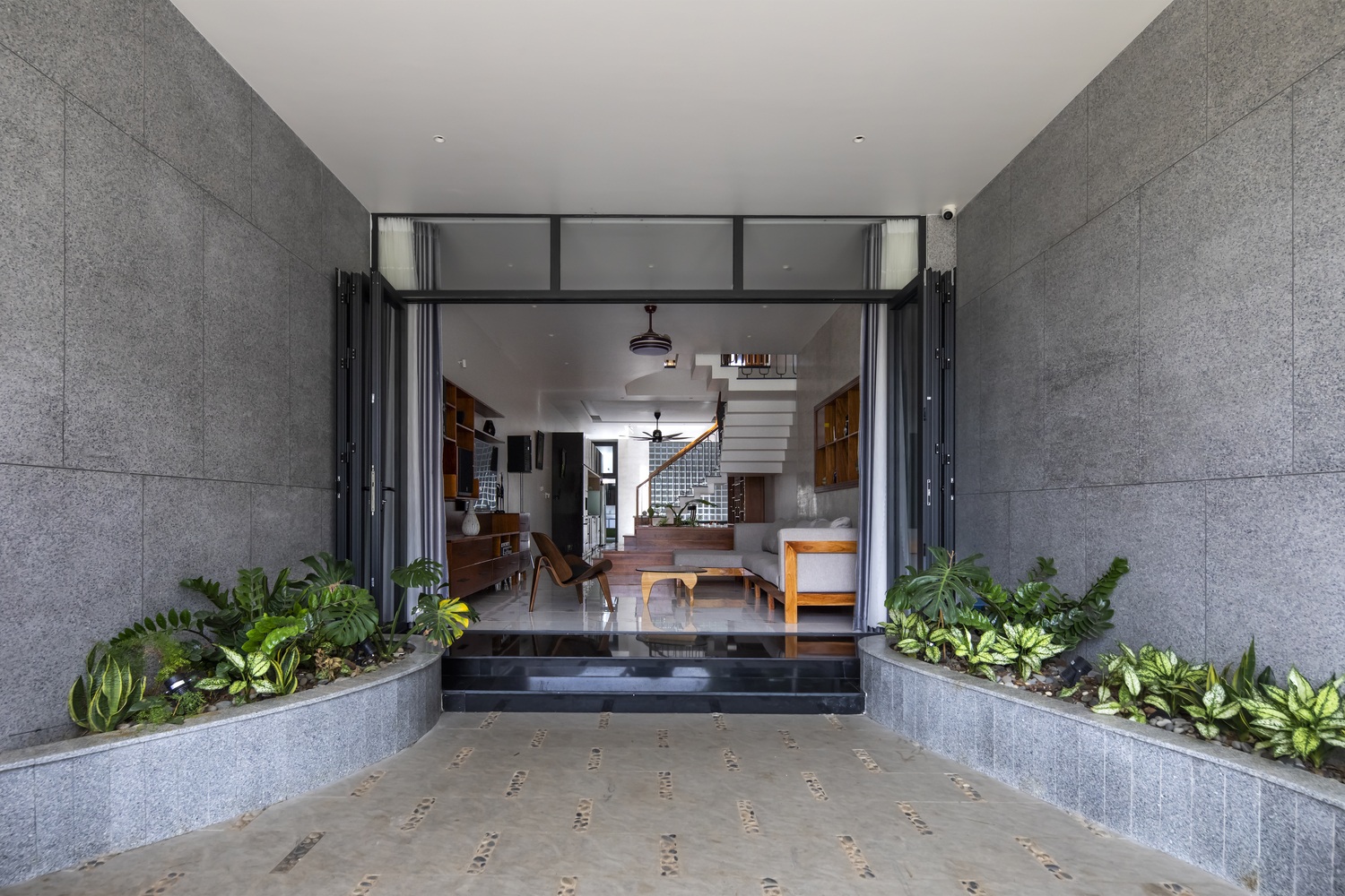 Độc đáo ngôi nhà 150m2 có mái biết chuyển động, gia chủ ngắm trọn bầu trời - 10 Độc đáo ngôi nhà 150m2 có mái biết chuyển động, gia chủ ngắm trọn bầu trời - 10