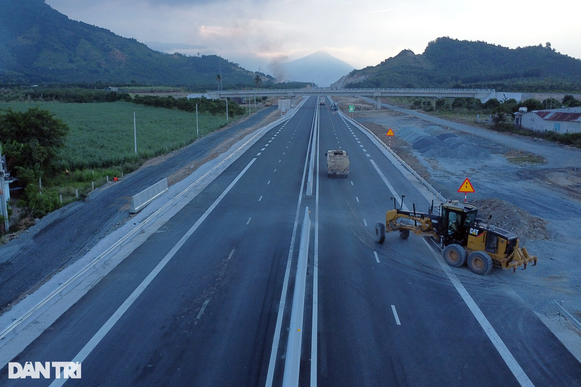 Nhiều điểm mất an toàn giao thông trên cao tốc Nha Trang - Cam Lâm - 8 Nhiều điểm mất an toàn giao thông trên cao tốc Nha Trang - Cam Lâm - 8