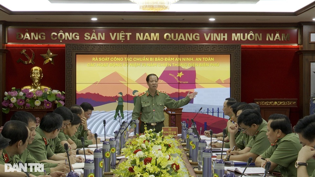 Bảo vệ lễ kỷ niệm 70 năm Chiến thắng Điện Biên Phủ: Khảo sát từng gara ô tô - 1 Bảo vệ lễ kỷ niệm 70 năm Chiến thắng Điện Biên Phủ: Khảo sát từng gara ô tô - 1