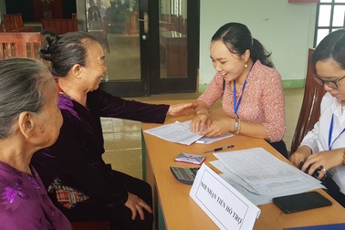 Không tập trung đông người tại các điểm chi trả lương hưu, trợ cấp BHXH