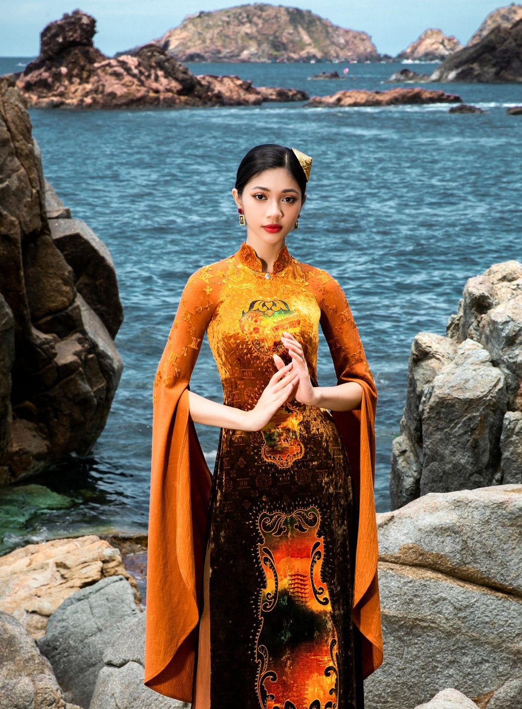 Top 3 Hoa hậu Thế giới Việt Nam 2023 đọ sắc trong thiết kế áo dài độc đáo - 6 Top 3 Hoa hậu Thế giới Việt Nam 2023 đọ sắc trong thiết kế áo dài độc đáo - 6