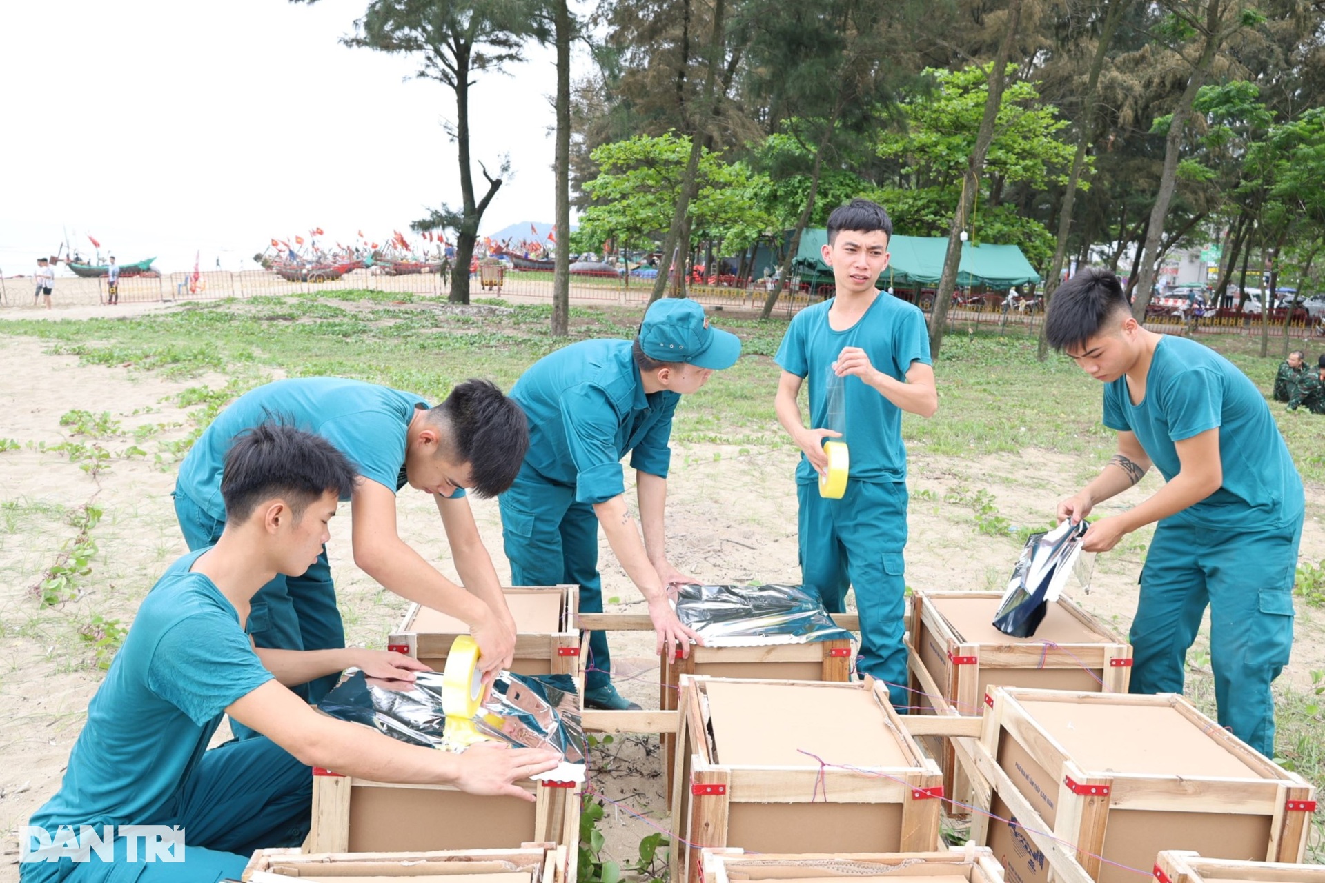 Hình ảnh trái ngược so với cùng thời điểm năm trước tại biển Sầm Sơn - 1 Hình ảnh trái ngược so với cùng thời điểm năm trước tại biển Sầm Sơn - 1
