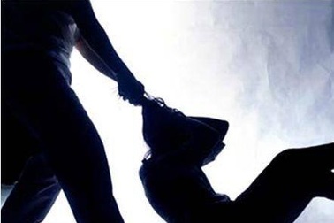 Trói tay chân, bịt miệng "gái bán hoa" cướp tài sản