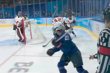 Trọng tài bị tai nạn vỡ mồm ở Olympic vì sự cố khó đỡ