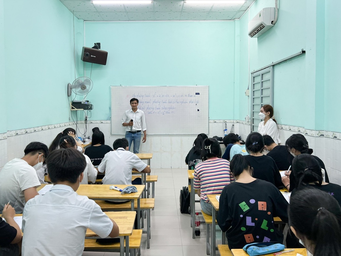 Thầy giáo trẻ ở nhà thuê để dành đất xây lớp, dạy miễn phí trọn đời - 3 Thầy giáo trẻ ở nhà thuê để dành đất xây lớp, dạy miễn phí trọn đời - 3