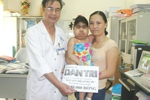 “Bé gái 7 năm lấy bệnh viện làm nhà” vẫn đang chống chọi với bệnh suy tủy