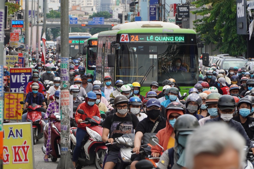 17 năm chưa mở rộng xong con đường giáp Tân Sơn Nhất - 1 17 năm chưa mở rộng xong con đường giáp Tân Sơn Nhất - 1