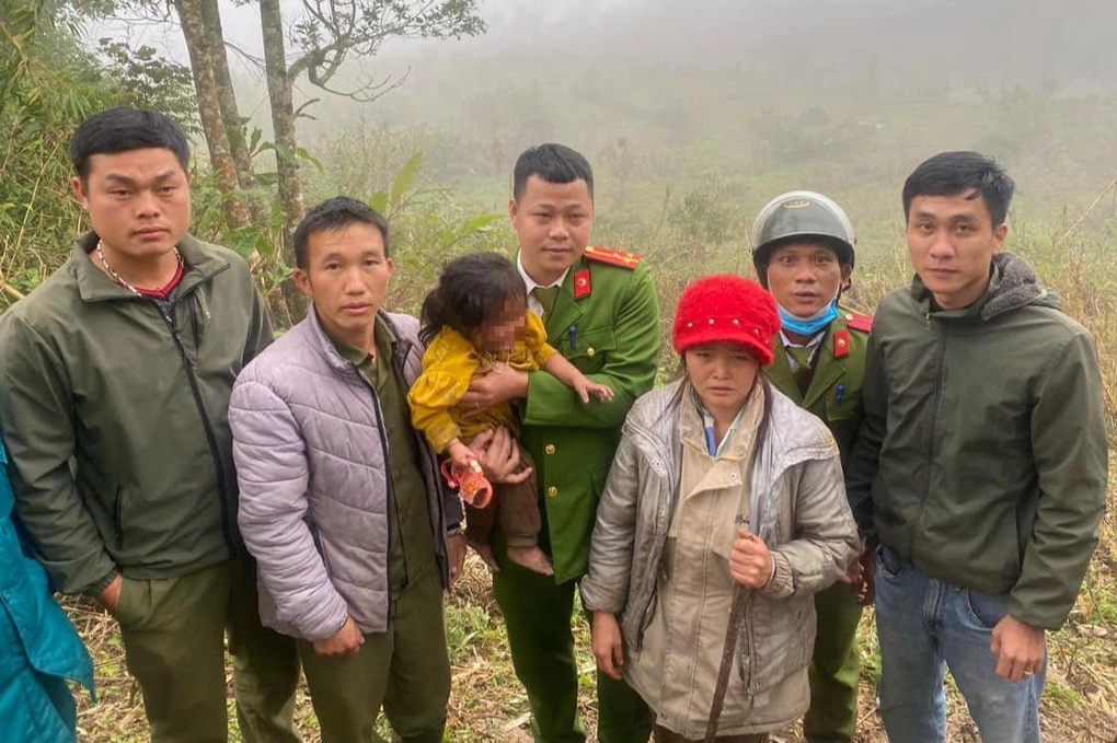 Bé gái 2 tuổi mất tích bí ẩn, cả trăm người tìm kiếm suốt ngày đêm - 2 Bé gái 2 tuổi mất tích bí ẩn, cả trăm người tìm kiếm suốt ngày đêm - 2