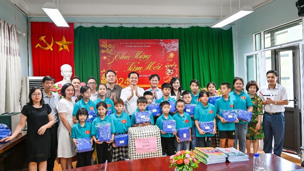 Báo Dân trí nối nhịp cầu yêu thương đến trẻ em thiệt thòi tỉnh Bắc Giang - 2