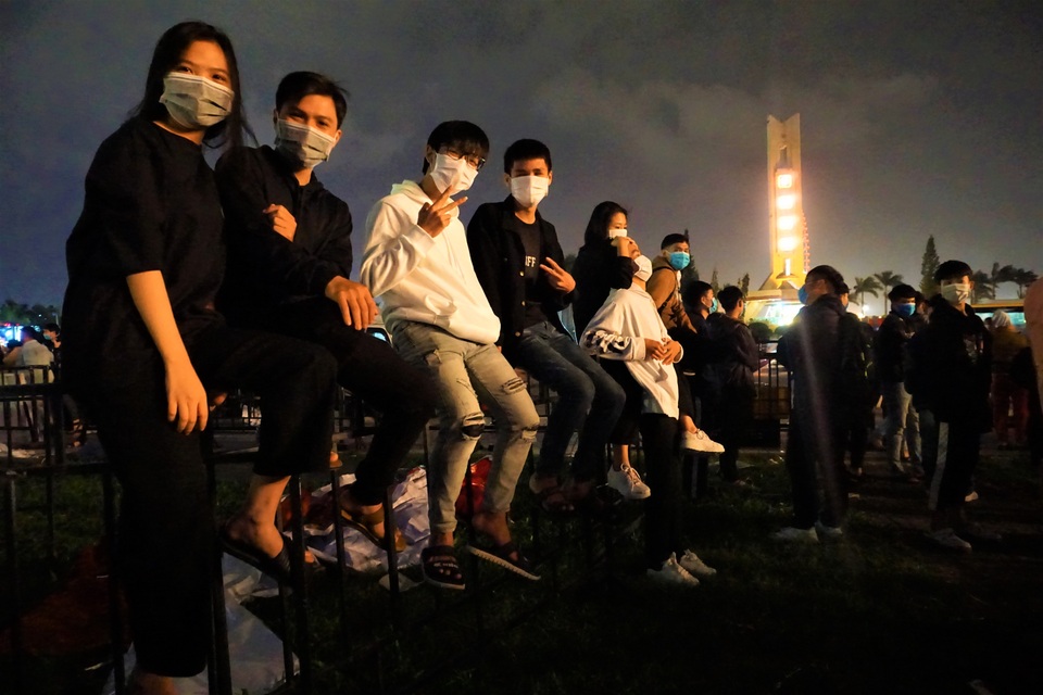 Mãn nhãn với pháo hoa rực rỡ đón chào năm mới - 19 Mãn nhãn với pháo hoa rực rỡ đón chào năm mới - 19