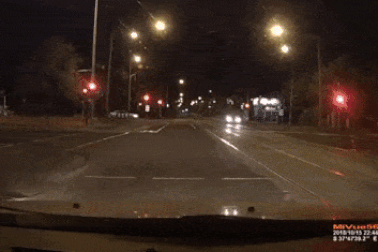 Một vụ tai nạn kinh hoàng vì ô tô vượt đèn đỏ