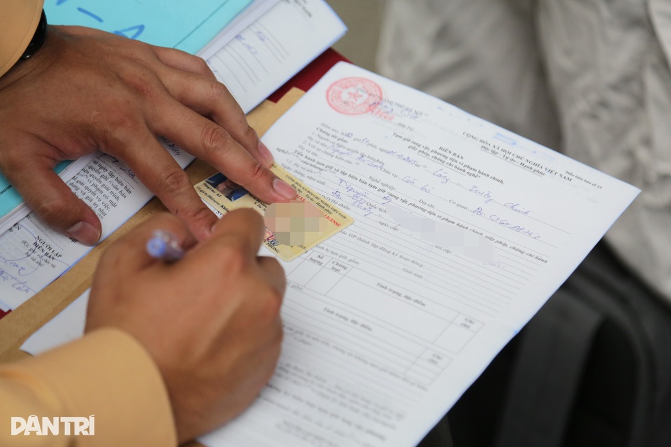 Tham gia giao thông kiểu tiết kiệm thời gian, nhiều người nhận phạt nặng - 6 Tham gia giao thông kiểu tiết kiệm thời gian, nhiều người nhận phạt nặng - 6