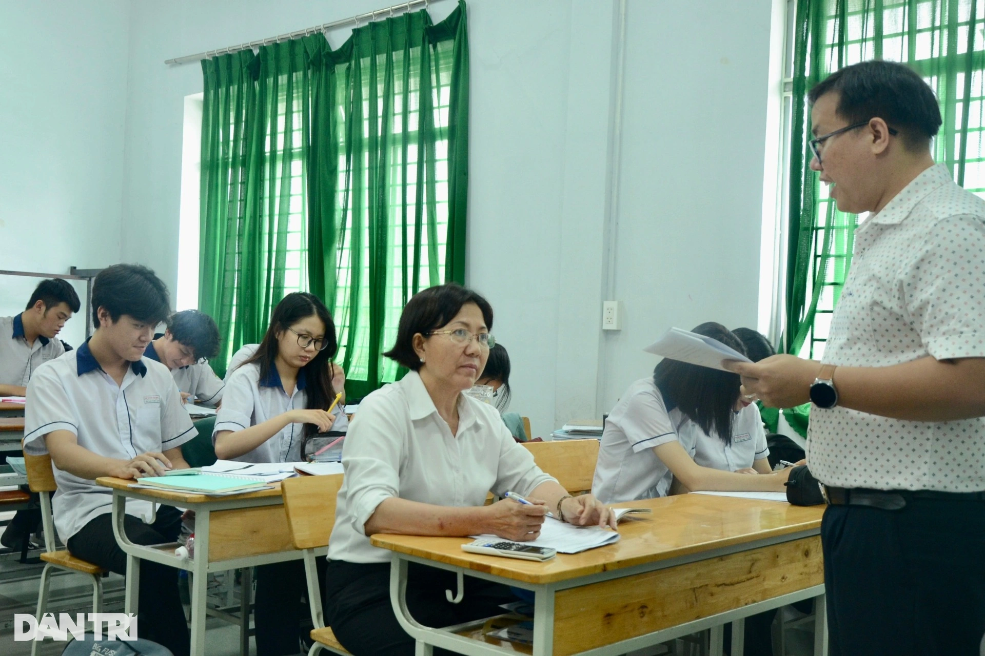 Những tân sinh viên đặc biệt: Không lẽ vì đói ăn, bất hạnh mà nghỉ học? - 1 Những tân sinh viên đặc biệt: Không lẽ vì đói ăn, bất hạnh mà nghỉ học? - 1