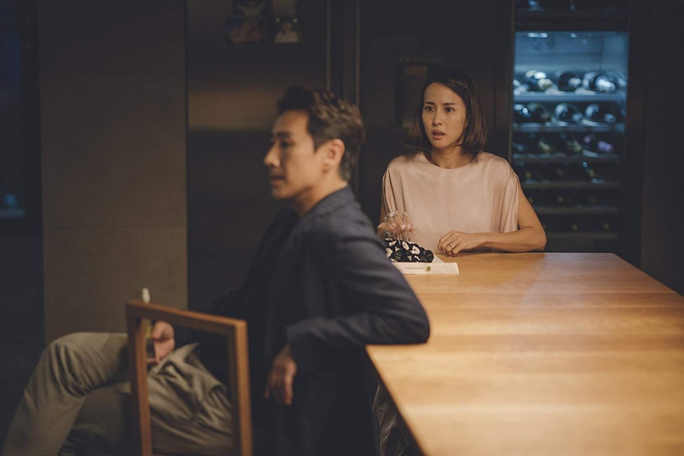 Bí mật đằng sau biệt thự, mùi và… cảnh “nóng” trong “Ký sinh trùng” - 2 Bí mật đằng sau biệt thự, mùi và… cảnh “nóng” trong “Ký sinh trùng” - 2