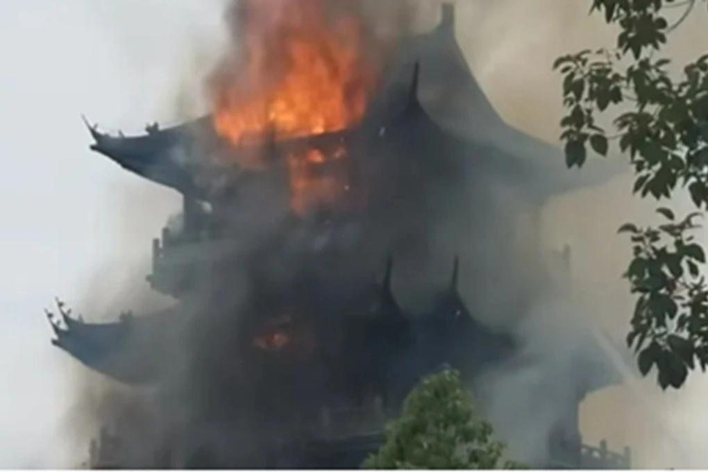 Hỏa hoạn thiêu rụi ngôi chùa 1.500 tuổi ở Trung Quốc - 1 Hỏa hoạn thiêu rụi ngôi chùa 1.500 tuổi ở Trung Quốc - 1