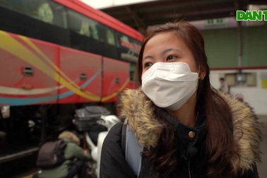 Sinh viên lỉnh kỉnh đồ đạc trở lại thủ đô sau hơn 9 tháng học tại nhà