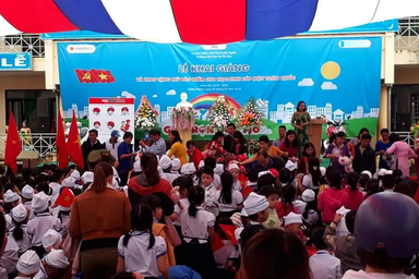 Doanh nghiệp “chiếm sóng” lễ khai giảng có thể chỉ ảnh hưởng đến... sức khỏe của học sinh?