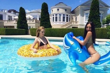 Những kỳ nghỉ sang chảnh của hội con nhà giàu