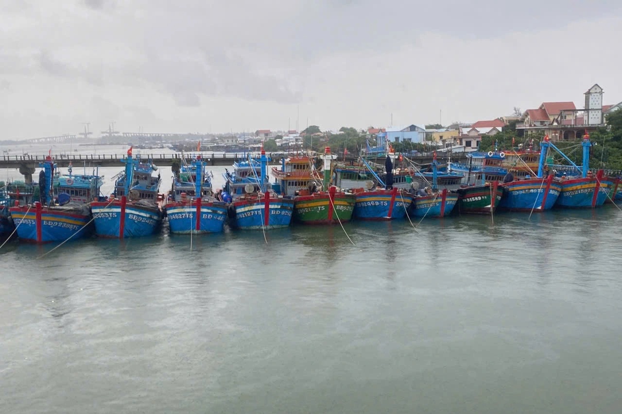 Miền Trung "lên dây cót" ứng phó áp thấp nhiệt đới sắp mạnh thành bão