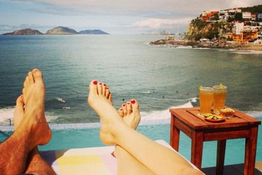 Cặp vợ chồng nghỉ trăng mật suốt 5 năm, qua 50 nước trên thế giới