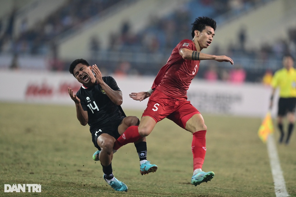 Văn Hậu, Hùng Dũng có nguy cơ bị treo giò ở trận chung kết lượt về AFF Cup - 2 Văn Hậu, Hùng Dũng có nguy cơ bị treo giò ở trận chung kết lượt về AFF Cup - 2