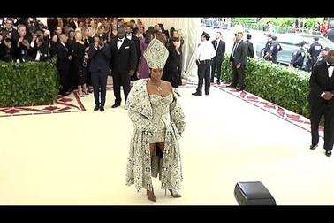 Rihanna hút ánh nhìn tại MET gala