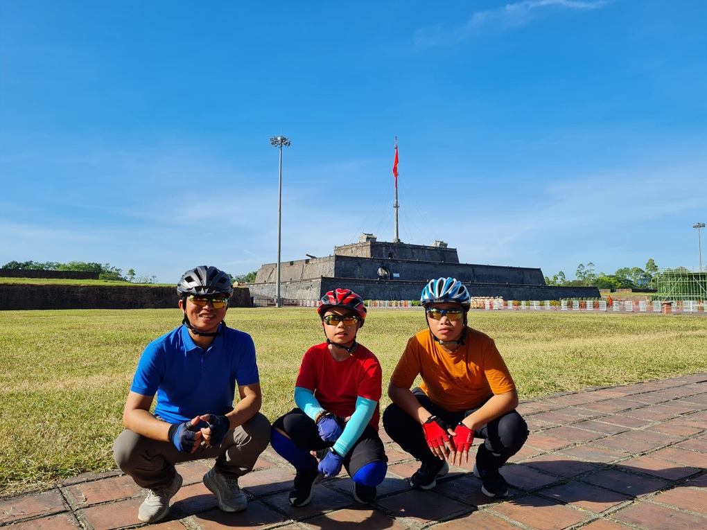 Hi hữu: Cậu bé 11 tuổi đạp xe vượt 1800km từ Bắc vào Nam - 6 Hi hữu: Cậu bé 11 tuổi đạp xe vượt 1800km từ Bắc vào Nam - 6